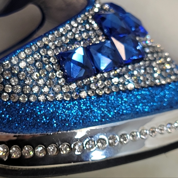 NWOT Elegant Blue and Silver Heels - Picture 10 of 11